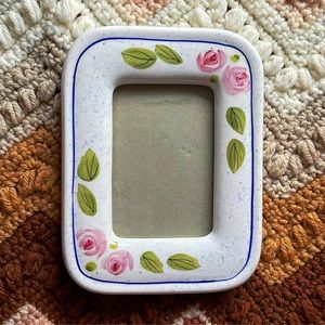 🌸 Vintage Ceramic Floral Frame – 5x7”